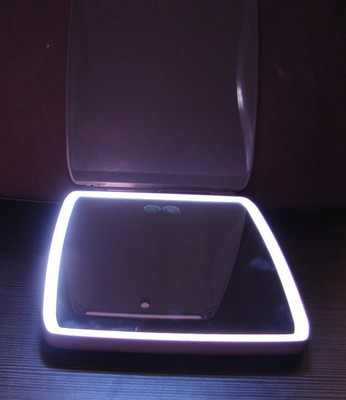 Visage Pro Style LED Lighted Vanity Mirror W/USB-Charger & Charing Block #70469