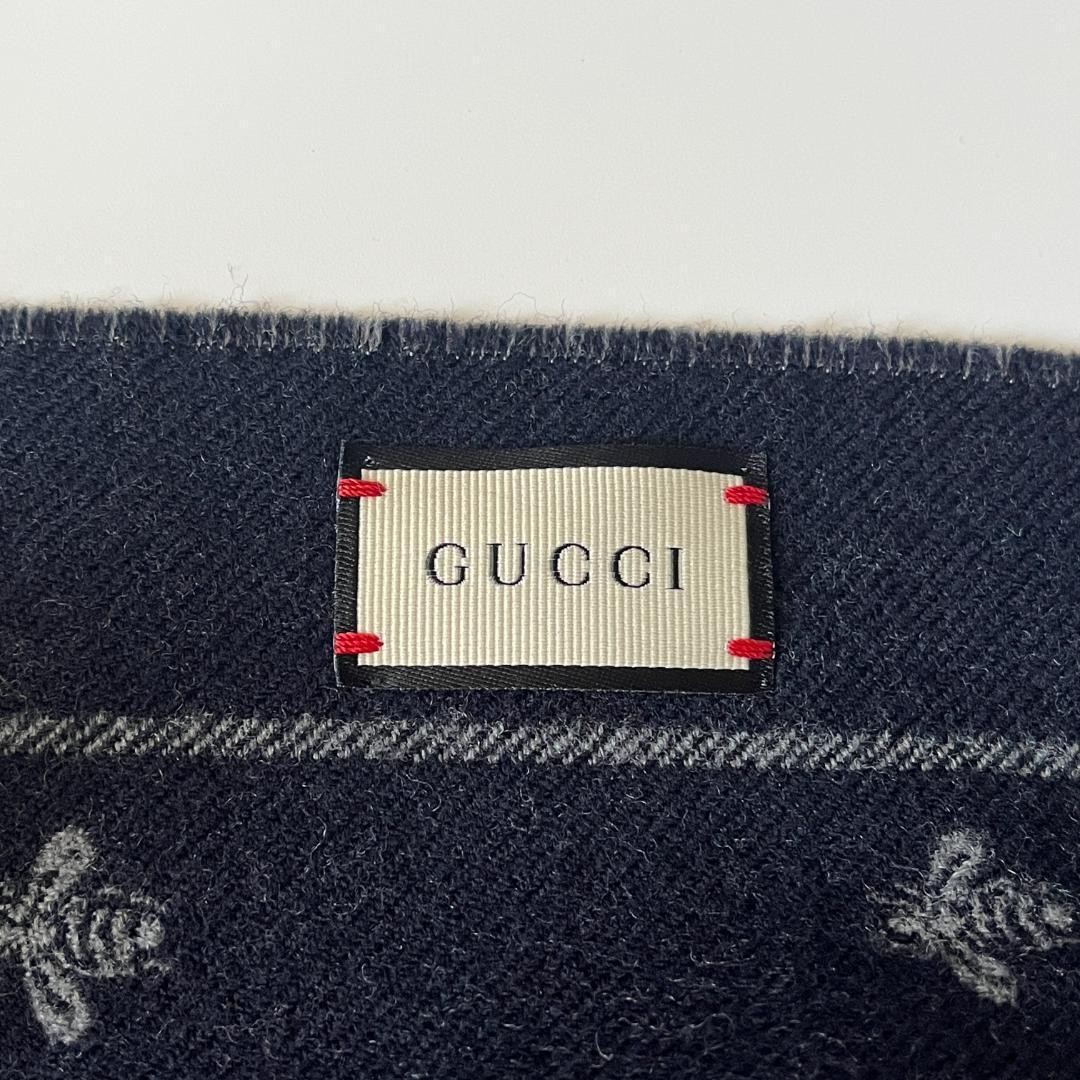Extreme Gucci Star Bee Pattern Reversible Muffler - image 12