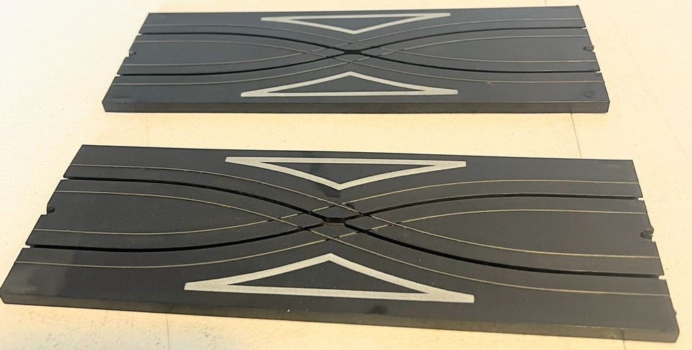 Aurora Model Motoring 9” Crisscross #1524 (2 pieces)