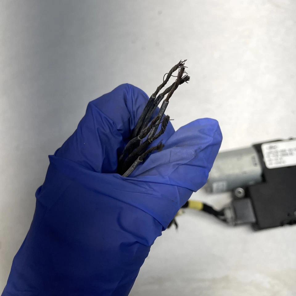 2016-2018 Ford Edge Sunroof Sliding Motor OEM FT4B-15B689 BA  - Image 3 of 4