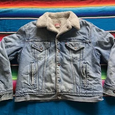 Vintage Levi's Denim Sherpa Lined Trucker Jacket Size 44 Medium Mens Made In USA