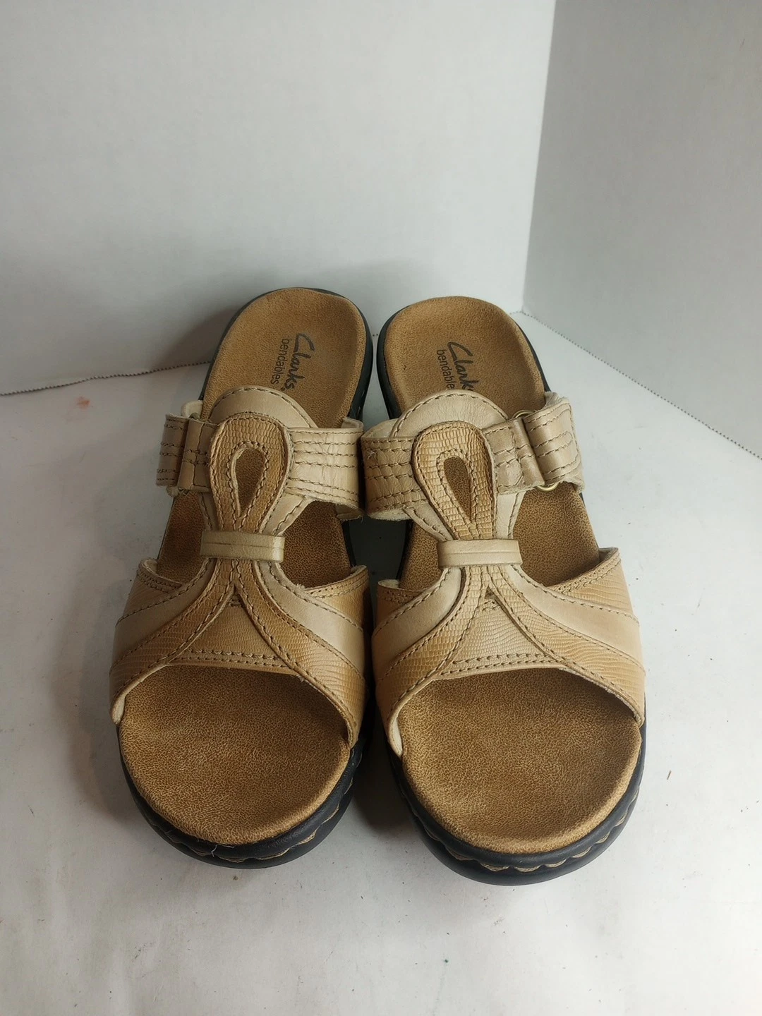 Sandali Clarks Bendables donna taglia 9 W beige pelle zeppa regolabile slip on