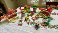 Large lot- 11 Vintage Polly Pockets Pollyville Houses and Playsets