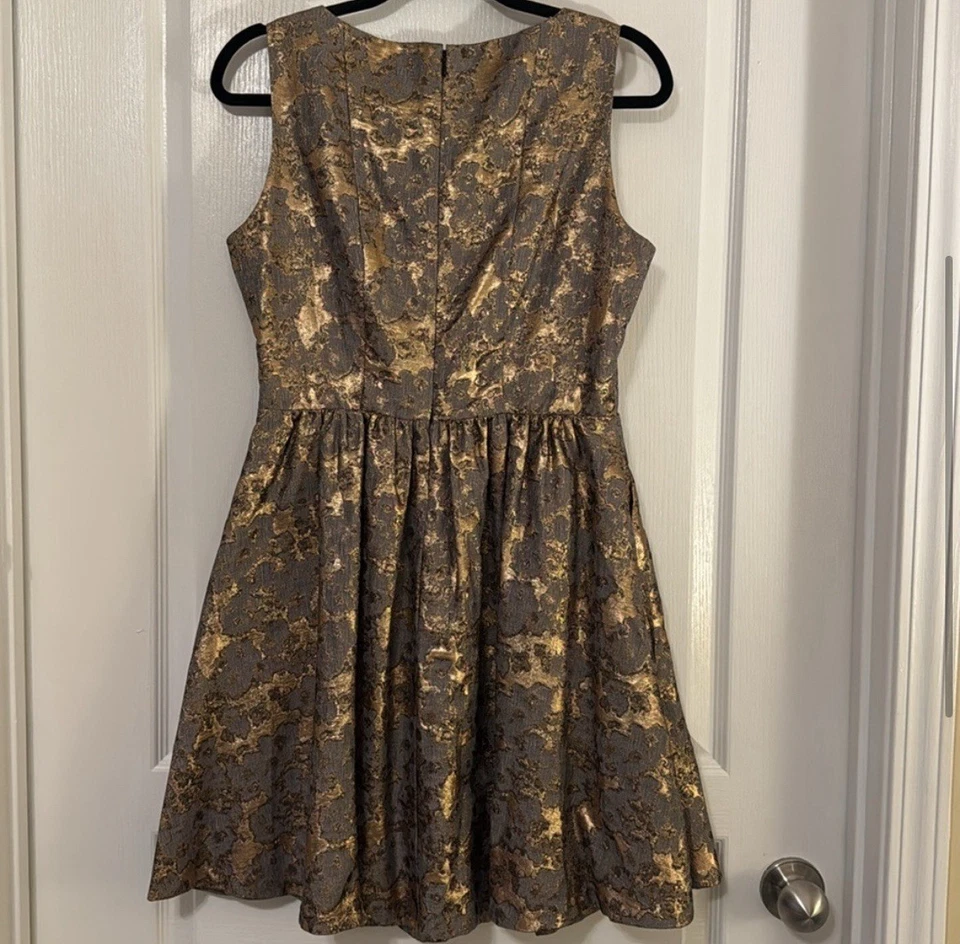 Mini Vestido para Mujer Cynthia Rowley Jacquard Calce y Acampanado Brocado Dorado Talla 6 Foto 4 de 4