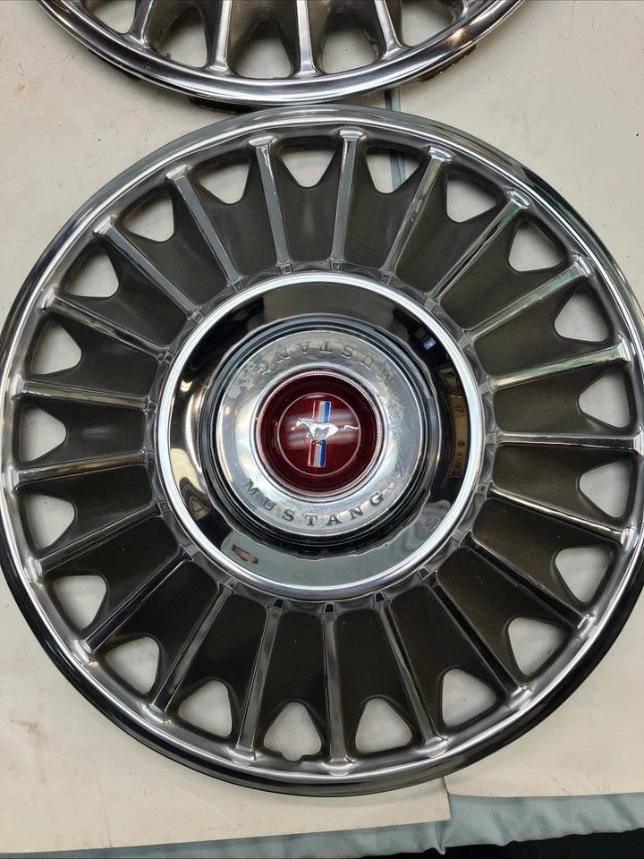 四 1967 年福特野马 14 英寸车轮盖 — 第 3/4 张图片