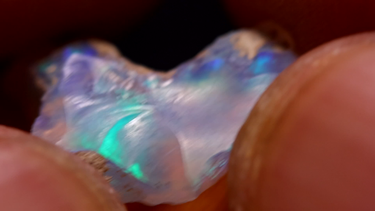 Opale Welo D'Éthiopie AAA - 4,32 Ct - Cabochon Ovale Blanc Opalescent - Naturelle