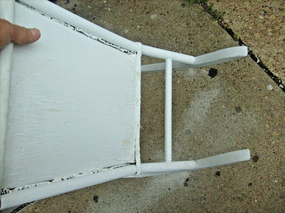 ANTIGUA MECEDORA VINTAGE NIÑOS MIMBRE BLANCO NIÑOS Foto 4 de 4