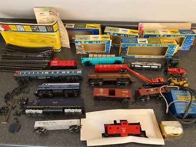 AHM HO  Collection  Diesels Rolling Stock 9506a 9607 4781 283 2266 7700 22241