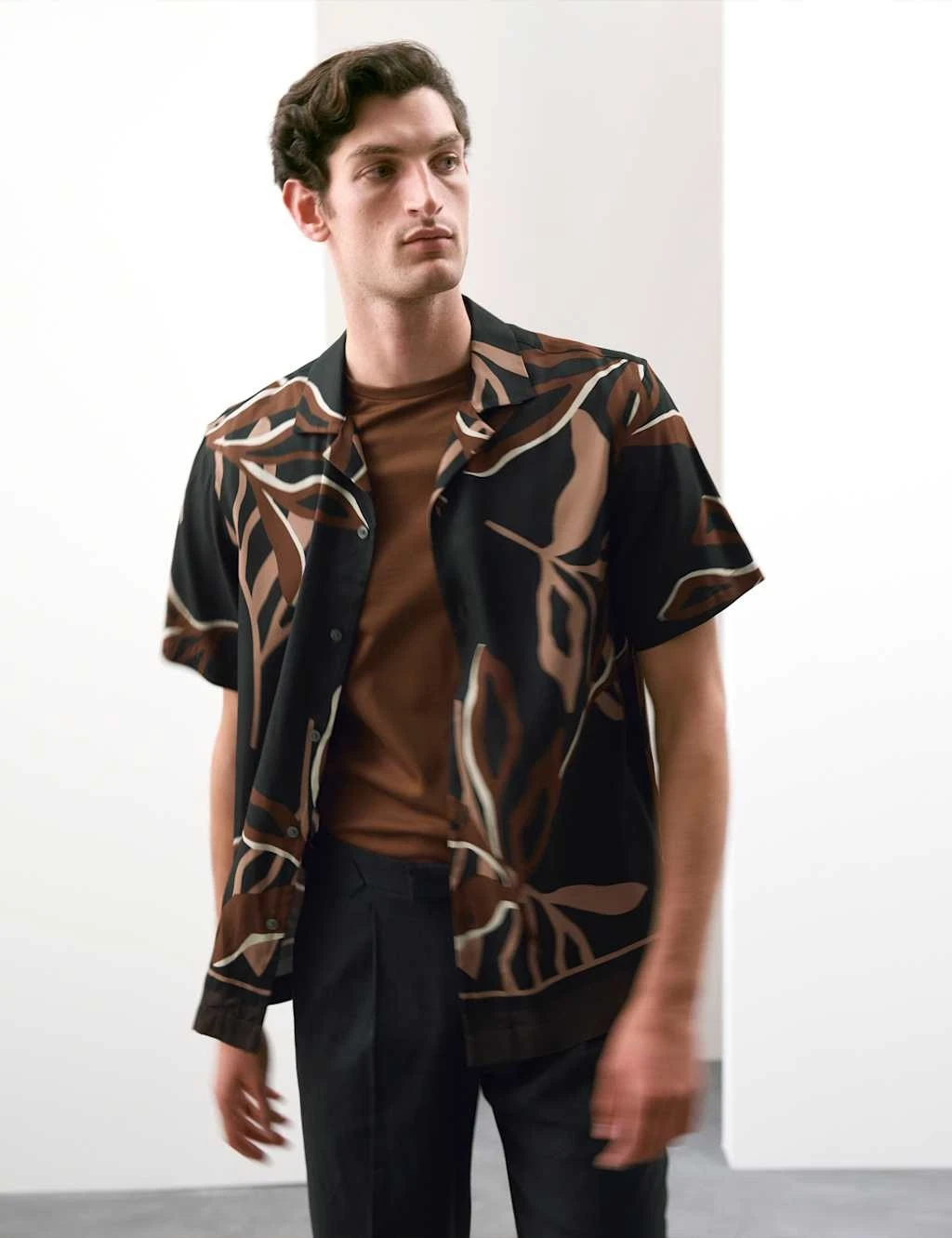 Marks & Spencer Mens Black Viscose Regular Floral Short sleeved Shirt - M&S
Opens in a new window or