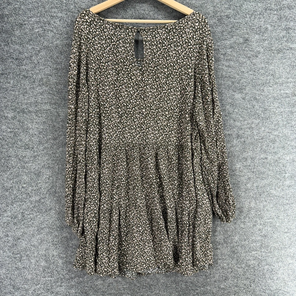 Vestido Impressions Feminino 2X Plus Preto Floral Shift Gancho Curto e Olho Manga Longa - Imagem 2 de 4