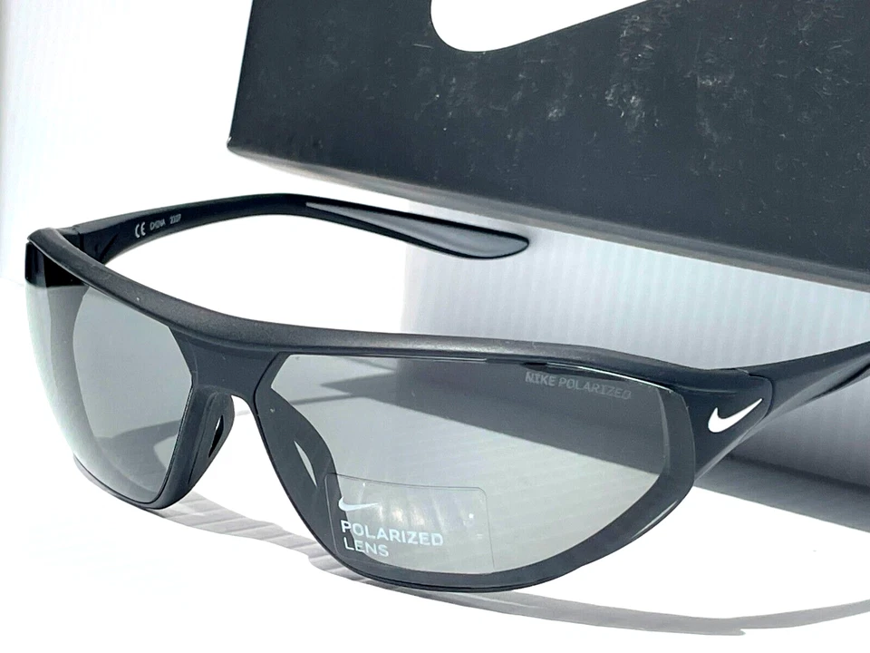 Óculos de sol Nike AERO SWIFT preto e branco lente cinza polarizado DQ0989 011 - Imagem 3 de 4