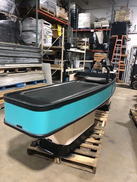 Checkout counter clearance with conveyor belt