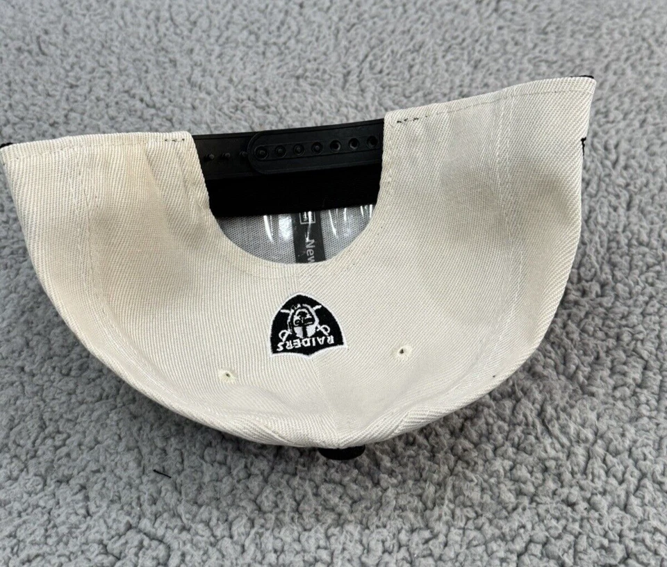 拉斯维加斯突袭者队帽子平沿帽霜黑色白色 New Era 洛杉矶帮派 — 第 3/4 张图片