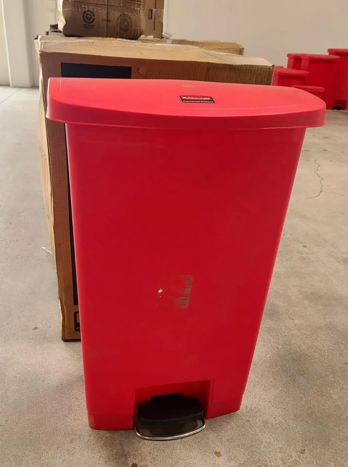 Nuevo contenedor de plástico Rubbermaid Slim Jim bote de basura de 24 galones rojo 90 L Foto 3 de 4