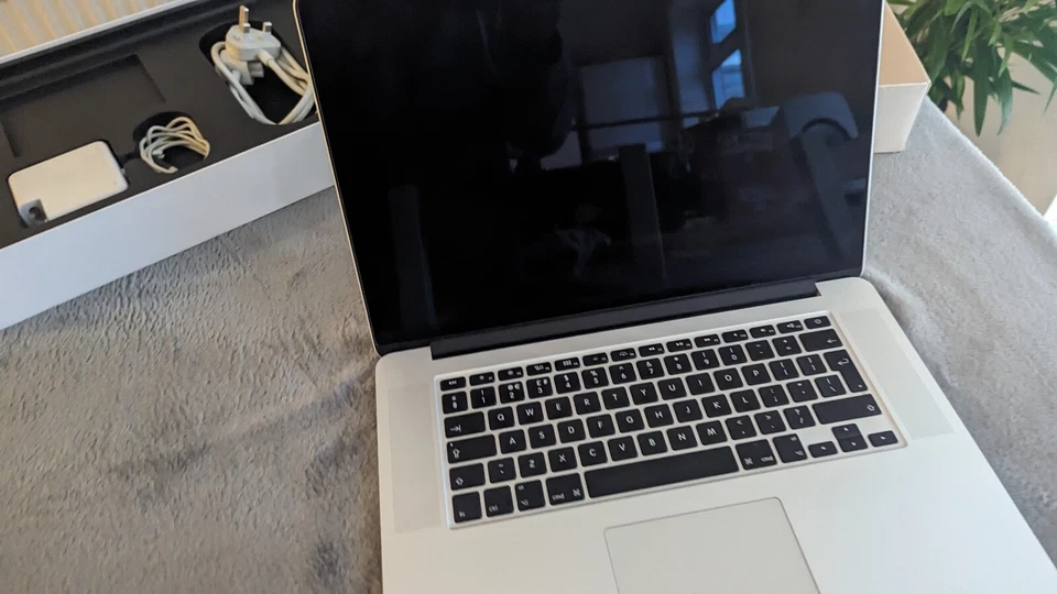  Apple MacBook Pro 15in i7 Quad 2.3GHz - 1 TB SSD/16GB -Nvidia GT 750M- ME294B/A - Image 2 of 4