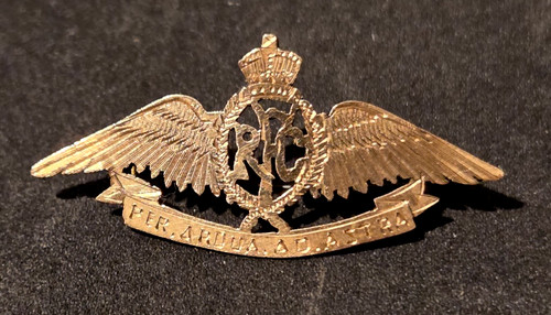WW 1. 9 Carat Gold Royal Flying Corps badge.