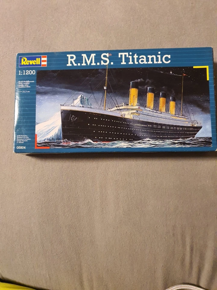 Revell RMS Titanic Ocean Liner Model Kit 1:1200 Scale 05804 Sealed Packets