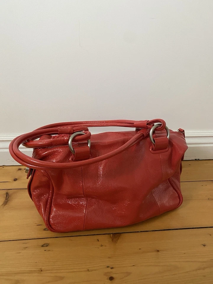 MIMCO ПОВОРОТНИК МОЛНИИ ВЕРХНЯЯ СУМКА ЛАКИРОВАННАЯ КОЖА В SLASHER КРАСНЫЙ Y2K ВИНТАЖНЫЙ ВИД EUC - Изображение 4 из 4