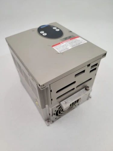 Telemecanique Altivar 31 ATV31HU22M2 Servo Drive 200/240V 2.2kW/3HP Used