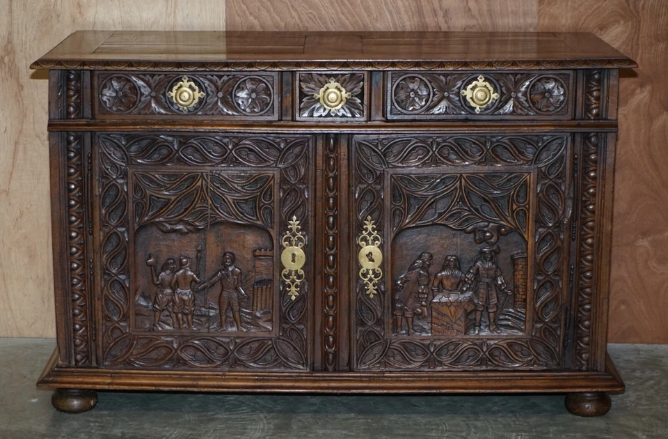 18TH CENTURY CIRCA 1740 HAND CARVED OAK SIDEBOARD WITH MILITARY CAMPAIGN SCENES - Image 2 of 4