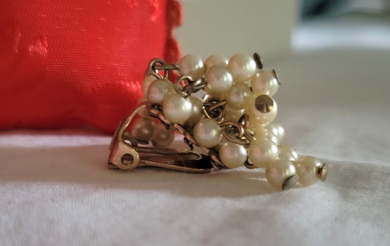 Vintage Earrings, Chandelier Dangle,  CLIP ON,  Goldtone Faux Pearl  1.25"L