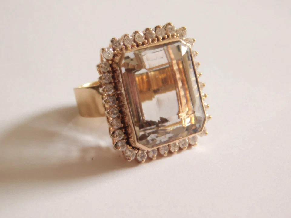 Anillo de cóctel grande de cuarzo rosa/rosa y diamantes en oro amarillo de 14 k Foto 2 de 4