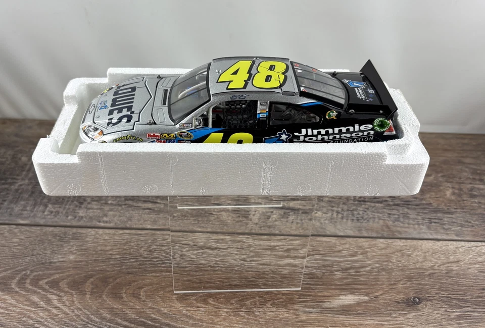 Chevrolet SS Action 2011 Jimmie Johnson #48 Foundation Lowe's 1:24 1 de 1173 Foto 3 de 4
