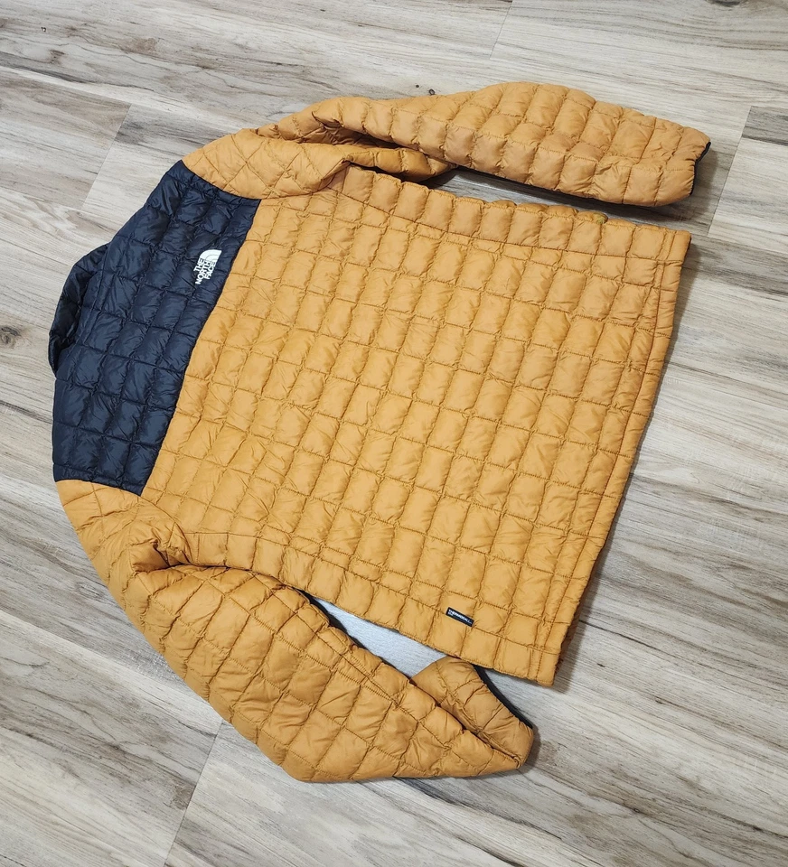 Chaqueta acolchada The North Face ThermoBall Eco para hombre negra amarilla talla L Foto 2 de 4