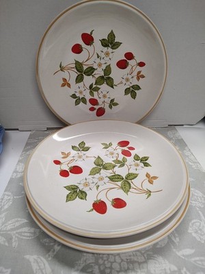 (3) Sheffield Strawberries n Cream Stoneware Dinner Plates 10 1/2  Set Of 3