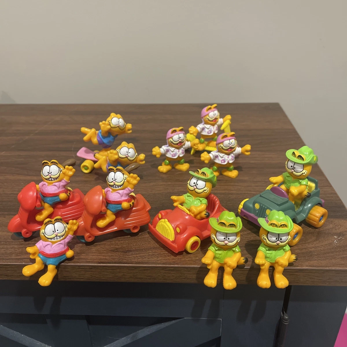 Preços baixos em McDonald's Garfield Brinquedos de personagens de