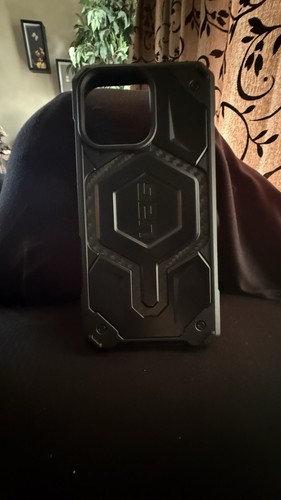 UAG Monarch Pro Case with Magsafe for Apple iPhone 16 Pro Max - Carbon Fiber - 第 3/3 張圖片