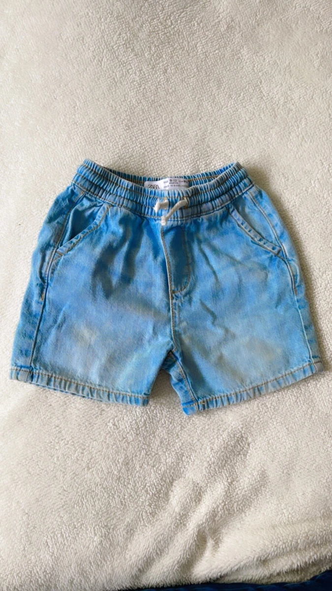 Short Zara de la taille 11 ans de velours avec une étiquette Short Zara de la taille 11 ans de velours avec une étiquette