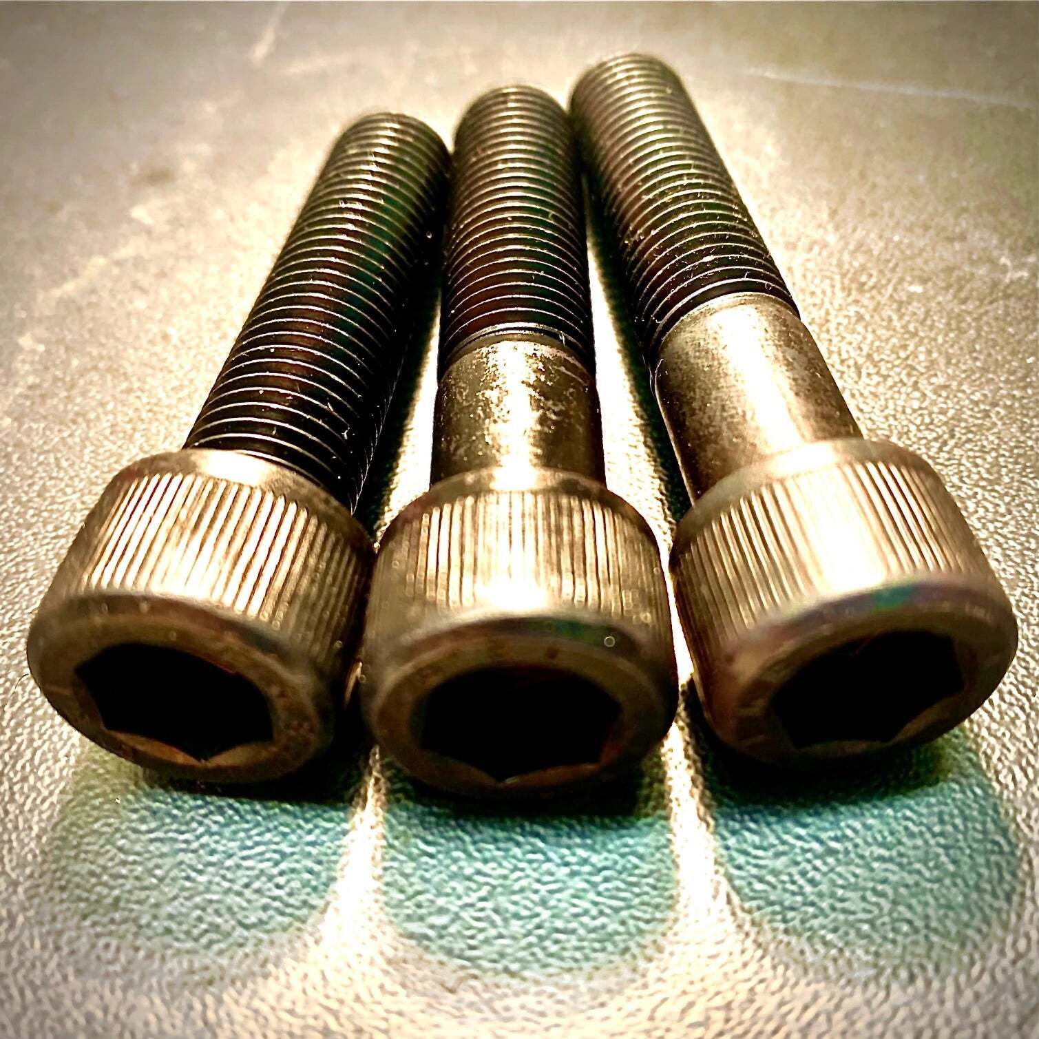 Tornillo de tapa de enchufe de paso fino M10x1,25P de alta resistencia 12,9 DIN912
