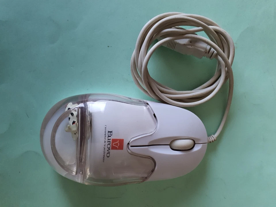 Souris blanche avec fil et une petite vache pour ordinateur  - Photo 1/1