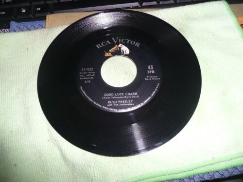 Record 45 Elvis Good Luck Charm Pic Sleeve en RCA Victor en muy buen estado++ - Imagen 2 de 6