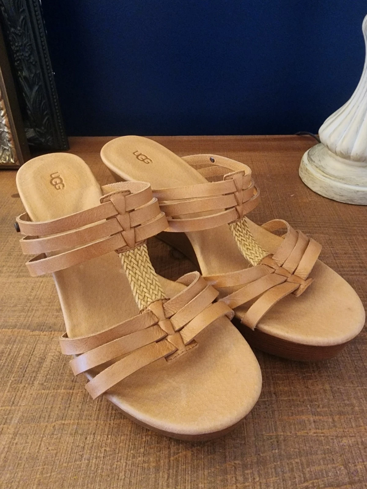 Ugg Mattie sandali con zeppa in pelle marrone plateau e cinturino scarpe donna taglia 10