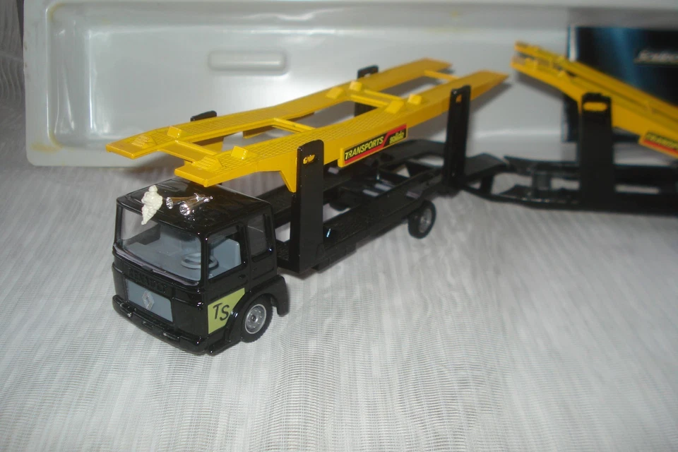 SOLIDO 7006 : Camion Renault transporteur porte-autos 1/43- avec boîte d'origine - Photo 3/4