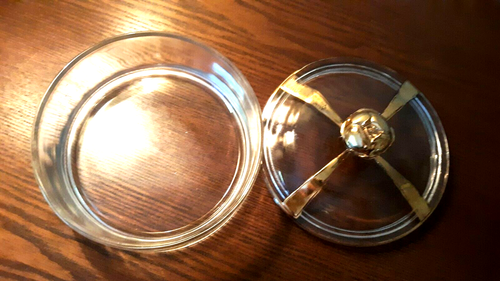 CLEAR GLASS TRINKET / CANDY DISH w/A GOLD TONE RIBBON DESIGN w/A FLOWER ON TOP - Picture 3 of 10