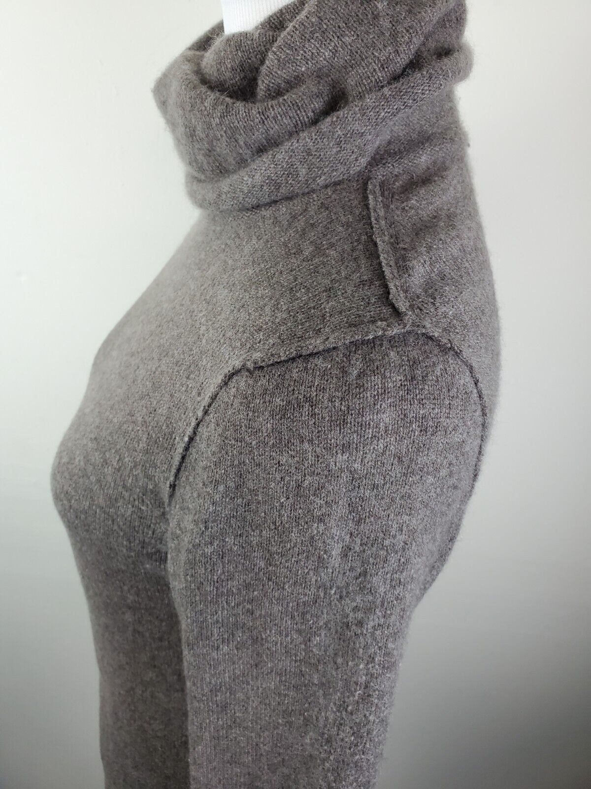 Aqua Cashmere Small Sweater Brown Turtleneck Womens Seam Details Soft ...