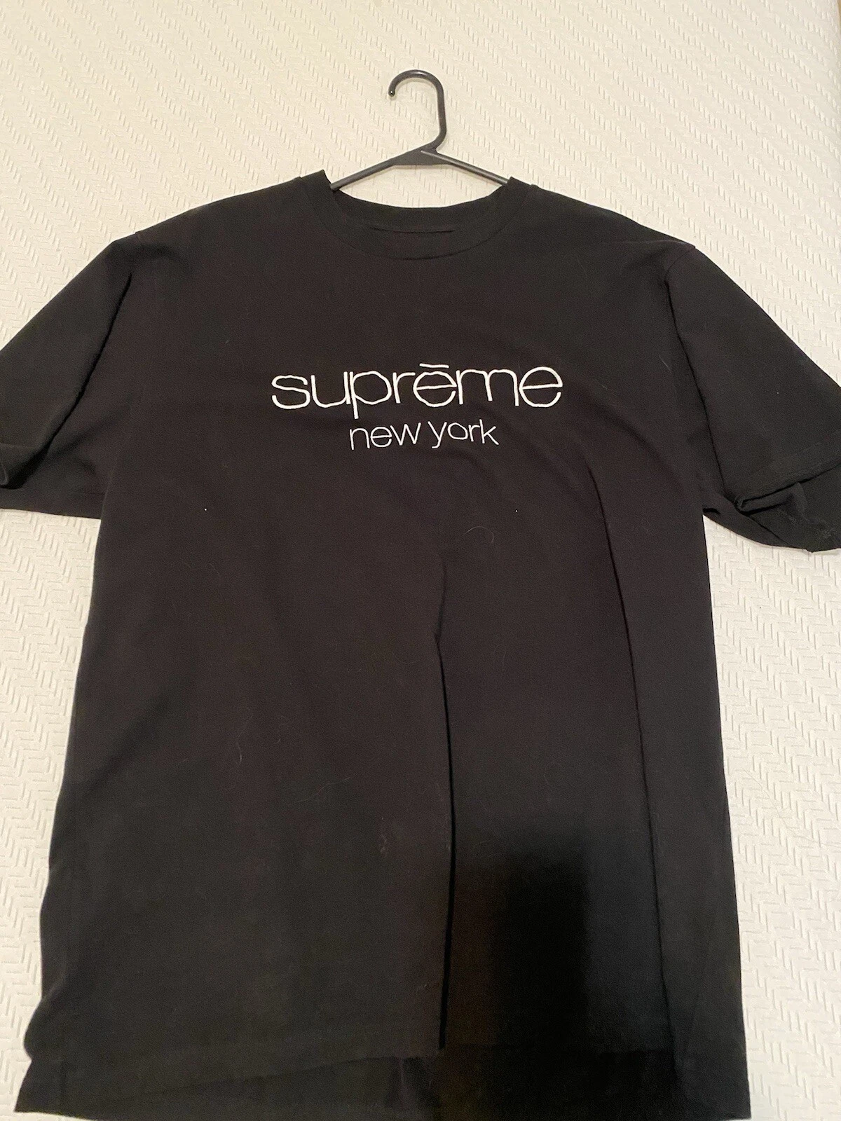 Taille Large   Haut Supreme Classic Logo S/S noir blanc FW23