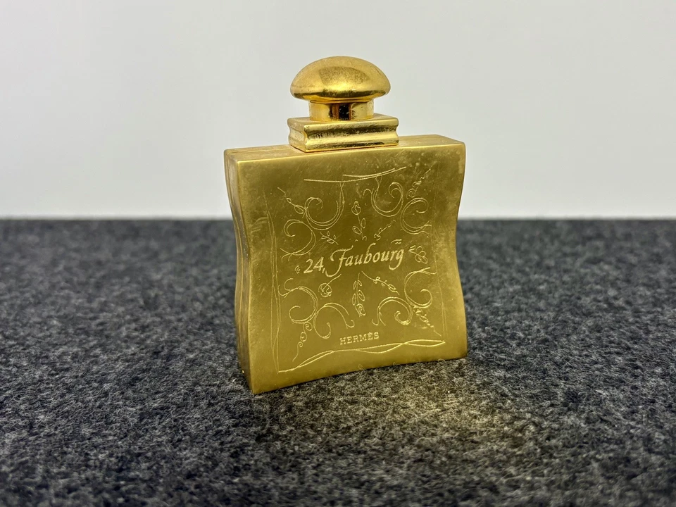 Hermes 24 Faubourg perfume recargable metal dorado contenedor de viaje solamente  Foto 2 de 4