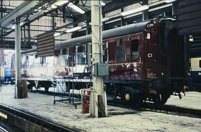 ORIGINAL 35mm Dia BR   FO  3105 wie 99121. At Bounds Green TMD - 1986.