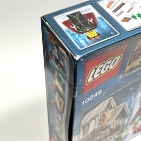 LEGO 10249 Winter Toy Shop Creator Expert 898pcs 8 Minifigs Retired Set