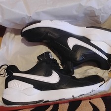 Nike Boys Black White Sneakers CK4079-002 US Size 4Y Comfort Low Top