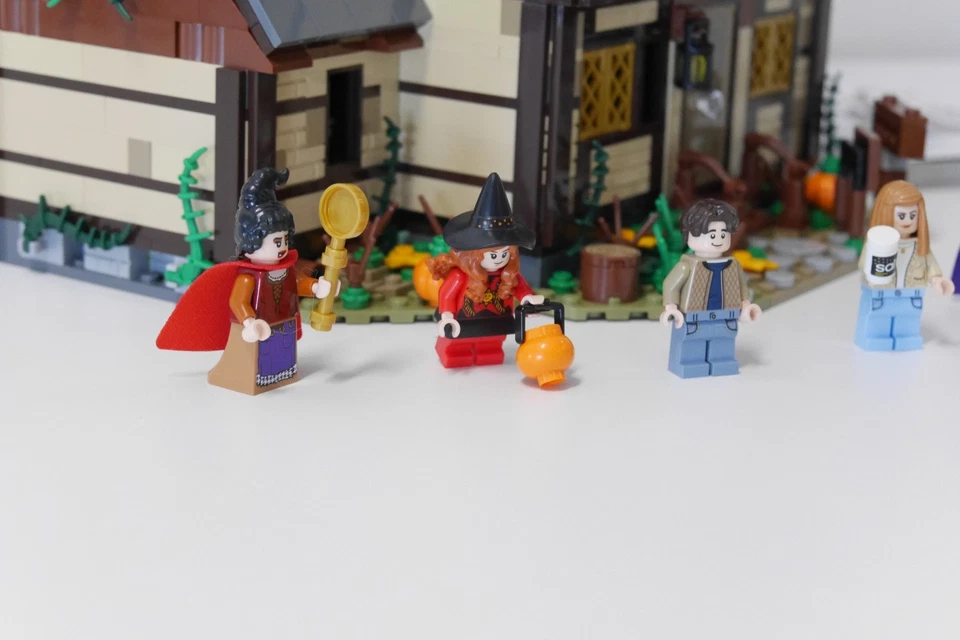 LEGO Ideas 21341 Hocus Pocus, Foto 3 von 5