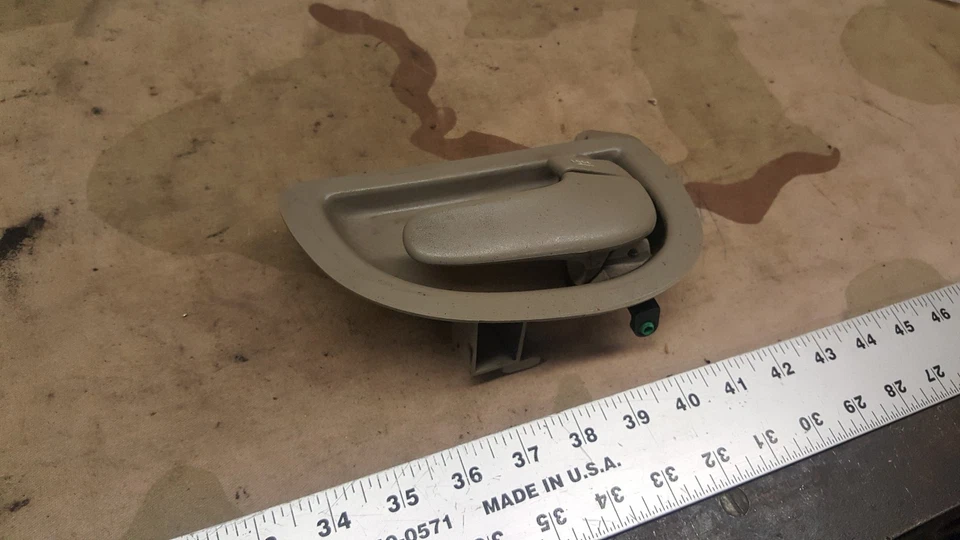 1999-2004 Oldsmobile Alero maçaneta interna lateral do passageiro traseira fabricante de equipamento original - Imagem 4 de 4