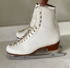 Vintage Riedell 320 Sheffield White Leather Boot Ice Figure Skates Women  s 5 ES