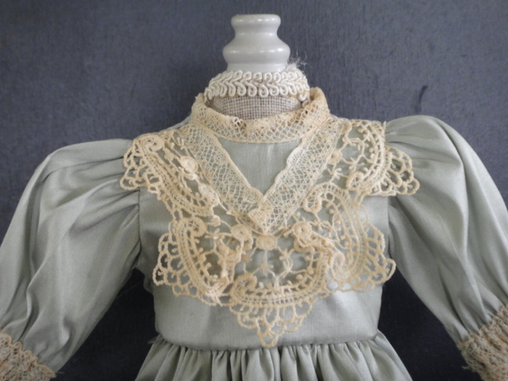 Robe Bleuette en soie 27 cm pour poupée ancienne ou moderne