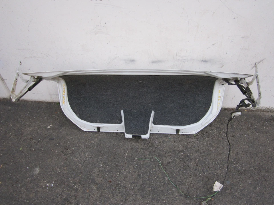 Carcasa tapa maletero nn709217 Ford Focus LX sedán 2000 2001 2002 2003 2004 OEM Foto 4 de 4
