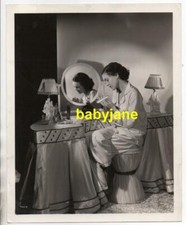 FOTO ORIGINAL 8X10 DE MAUREEN O'SULLIVAN 1935 EN PIJAMA EN TOCADOR DBL WGT